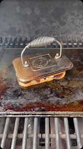 Tips On Making The Ultimate Reuben Sandwich For #StPatricksDay ☘️ Drain your sauerkraut in a strainer and press with a spoon to remove any excess liquid. (We prefer the kind of sauerkraut that comes in a refrigerated plastic bag.) Transfer to a foil pouch. Note: Thinly sliced dill pickles can be substituted if sauerkraut isn’t a family favorite. ☘️Wrap the sliced corned beef and a splash of beer in another foil pouch. Place both pouches on your grill and heat for 15 to 20 minutes, or until warme