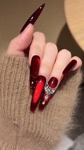 3.6M views · 74K reactions | Red hot holiday glow!❤️‍ Using #bornpretty Cat Magnetic Gel MY377 Hot Ruby 15ml HEMA/TPO FREE (62765) Super Top Coat (58775) Tap the link in my bio or visit bornpretty.com to get same nail #holidaynails #cateyenails #rednails #christmasnails #diynails #winternails #nailart #allshineonme #nailsdesign #gelnail #naillover #nailsonﬂeek #nails2inspire #nailartist #nailswag #nailtrends | Bornpretty | Facebook