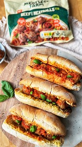 Subway may have let you down by getting rid of their Meatless Meatball Marinara, but dw Meatless Fam ‘cos we got you 😚👌 Here’s everything you need to make our Meatless Meatball sub ⤵️ Serves: 3-4 Ingredients: 1 pack of Meatless Farm Meatballs 4 sub rolls 1 tin of chopped tomatoes 1 tin of hot water 1/4 of a large onion 4 cloves of garlic 1 tbsp of tomato purée 1 tsp mixed herbs 1 tsp salt (or to taste) 1 handful of fresh basil Vegan cheese Method: 1. Fry your Meatless Farm Meatballs in olive o