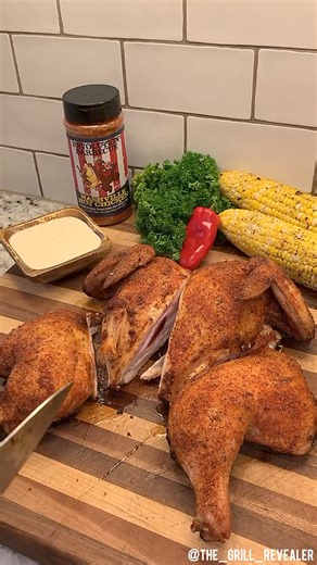 The best way to grill your chicken is to find the perfect balance of crispy on the outside, and juicy on the inside! 🔥 ​ 📸: @The_grill_revealer | Napoleon