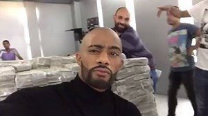 2.9M views · 3.5K reactions | Mohamed Ramadan يوجه رسالة لجمهوره من أمام جبل الدولارات : دي ميزانية دولة انتظروا الفنان محمد رمضان في #الأسطورة ..حصرياً على MBC مصر #رمضان_يجمعنا | MBC مصر | Facebook