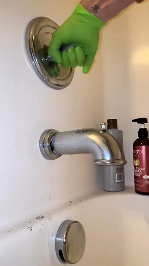 HOW TO Repair a Drippy Tub Spout _fix_002 #tubspout #shower #plumberlife #diy #plumbinglife #plumbingrepair #plumbersoftiktok #plumbingtok #serviceplumber #foryou #bathroom #theconservativeplumber #plumber #fyp #plumbing #bathtub #bathroomcleaning | Clare Owens
