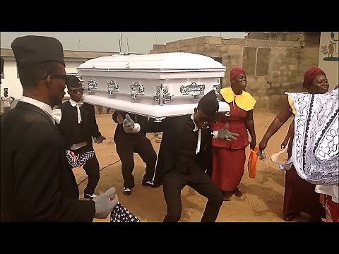 La vrai vidéo des danseurs du cercueil du Ghana (Dancing Pallbearers)