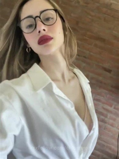 😏Busty blonde ready to explode for you 🍆 Unlo.. Starring chloerayx