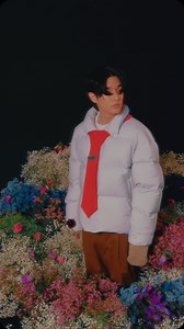 Does my baggage ever make it hard to fly #eaJ #castle #in #the #sky Producer: @kalogenic @positionmusic Assistant Director: @demisante Set Design: @bella.novelas Lighting: @grahambyers_dp Key Stills/Video: @kalogenic Film Photos: @heydashaunae Styling: @styledbyweathersby @rosio_sld HMUA: @makeupbykayce | eaJ Park