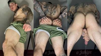Jake Andrich (Jakipz) jerks off and shows his ass - Just The Gays | JustTheGays.com