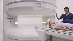 MRI e hapur me shpejtësi të lartë OASIS Oasis Velocity ka të bëjë me ofrimin e kombinimit optimal të kujdesit të përqendruar te pacienti dhe performancës klinike. I krijuar për të trajtuar pacientët më sfidues, me një kënd shikimi të papenguar, Velocity ju mundëson të kapni demografinë më të gjerë të pacientit. Një arritje unike në imazhet në fushë të lartë, arkitektura vërtet e hapur e Velocity përmban një dizajn të avancuar magnetik, Workflow Integrated dhe Zenith RF Technology, së bashku me a
