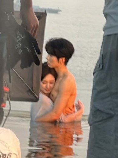 Charon and Tan Yanyan sweet hug: Charons' romantic short drama moments