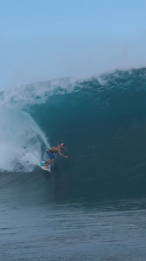 25K views · 619 reactions | Tahitian slayer Kauli Vaast plays where most panic, deep inside the Teahupo'o tube. #Teahupoo #KauliVaast #FreeSurfing #Tahiti | Red Bull Surfing | Facebook
