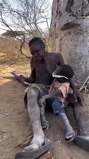 chaba is combing to his son | #africanhunting #africantribe