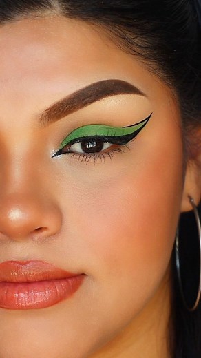 Delineado verde #anabelladeconstanza #delineado #makeup #Eyeliner #fblifestyle | Anabella Constanza