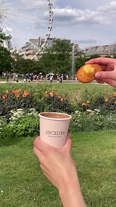 Offrez-vous un moment de détente avec un goûter signé Angelina. 🍫 Découvrez notre chocolat chaud ou frappé, une recette emblématique de la Maison que vous pouvez déguster à emporter. 💐Envie d’un petit encas avec ceci ? Nous serons ravis de vous servir nos délicieuses Madeleines moelleuses dignes d’un roman de Marcel Proust. 📖 🇬🇧 Treat yourself to a moment of relaxation with a snack signed Angelina. 🍫 Discover our hot chocolate or iced chocolate, an emblematic recipe of the House that you c