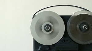 Black Reel Reel Tape Recorder Rewinds: stockbeeldmateriaal en -video's (rechtenvrij) 1062030310 | Shutterstock
