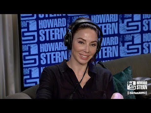 Whitney Cummings Reveals Why She Quit “Roseanne”