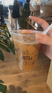 1.6K views · 5 comments | Un café hecho por un robot 烙☕, directo en MUJI. Tecnología, precisión y un poquito de magia. ✨ ¿Estamos viendo el futuro o simplemente una novedad genial? ¿Qué opinas?  #RobotBarista #MUJI #cafédelfuturo #toronto #torontocoffee #torontolife #robotics | Cajafresca | Facebook