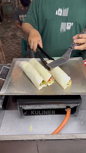 2.3K views · 11 reactions | Kebab daging sapi panggang merah spesial saos pedas dan mayonaise racikan bang Habibi. #kebab #kebabdaging #kebabdagingsapi #kulinerpedia | Kuliner Pedia | Facebook