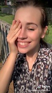 Contact lenses that change color when come in contact with sunlight