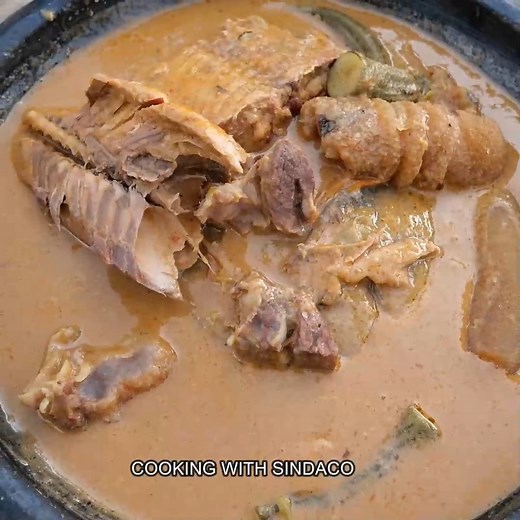 Kokonte or face the wall is a staple food eaten in many parts of Ghana, Togo and other West African countries.It is primarily made of dried cassava flour. The method of preparation is similar to that of banku and tuo zaafi3. After the dish is cooked, it ranges in color from light brown to black, depending on how the cassava was dried. Some consider it food for the poor because it is the cheapest main dish one can prepare in Ghana. #cooking #cookingwithsindaco #localfood #westafrica #ghanaianfood