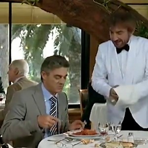 Gigi Proietti, il dito 😂 | TELE ONE