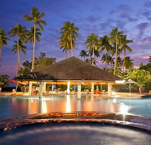 Fiji All Inclusive for families with 3 kids! 6 nights from $4590 per family (2 adults & 3 kids u/12) at Naviti Resort Fiji. Including 🛫 🚗 🏨 🍴 PLUS up to 3 kids u/15 Stay, Play & Eat FREE! Find out more http://bit.ly/2s9YgL9 | Hoot Holidays