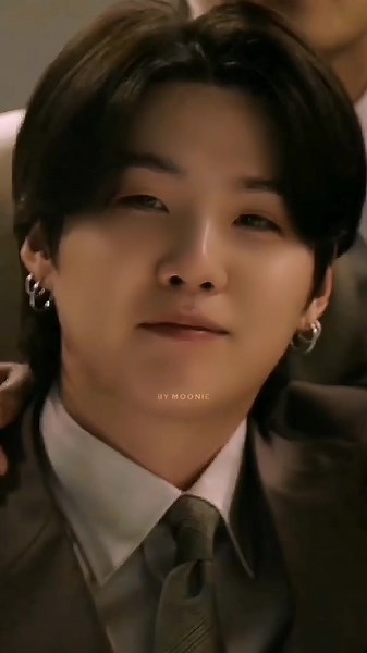 Sir, I like you a lot 💐 #yoongi #mo0nie #by_moonie