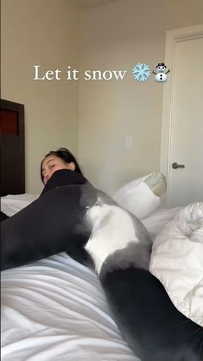 Woman farts powder #fart #funny