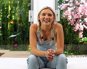 NetVideoGirls on Instagram: "Molly is back 😈🍑 #NetGirl"