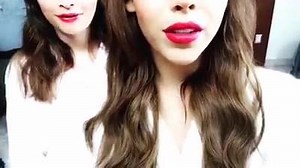 #Video Can't keep my hand to myself 󾠣󾠣 - Danna Paola y Daniela Wong vía Instagram | Danna - Sitio