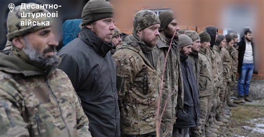 Ukrainian paratroopers capture 27 Russian soldiers in Kursk: video