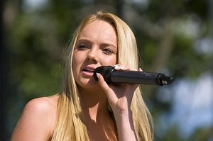 Danielle Bradbery Debuts New Song, "Never Like This" (VIDEO & DEMO)