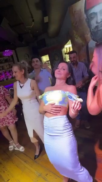 Captivating Iraqi Kawleeya Dance Performance