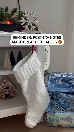Another excuse to dip into your Post-it® Note collection 😉 🎄 Have you wrapped your gifts yet? 🎁 #postit #postitnotes #giftwrapping #giftwrappingideas #giftwrappingtips | Post-it