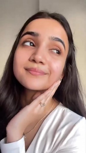 💛 Instantly lift and tighten tired skin 💆‍♀️ Relax facial muscles & boost circulation ⚡ T-shaped vibrating head for a soothing massage 🌟 Reduces puffiness and fine lines naturally 🔋 Portable, battery-powered & easy to use anywhere | Eternalhub