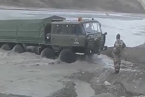 For TATRA Truck lovers Indian Army TATRA Truck crossing the river 🇮🇳🇮🇳🇮🇳🇮🇳 #T90 | Indian Military Brats