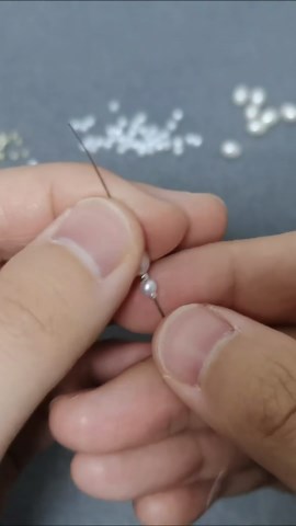 PEARL YOU on Instagram: "The design of the Victoria necklace is very classic and gorgeous, we use pearls as the main material, with seed beads and oval diamonds to make this necklace, this necklace looks complicated but very simple to make, prepare the materials to make with us! Tutorial>>>https://youtu.be/T3AeFH9_CYQ #necklacecollections #necklacesdesign #necklacetutorials #pearlnecklace #diamondnecklace #luxurynecklace #necklacedesign"