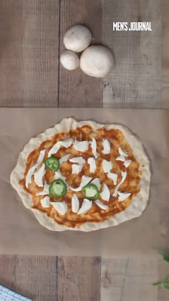 3.2K views | How to make a homemade pizza in your cast iron skillet . . . #castiron #castironcooking #pizza #homemadepizza | Men's Journal | Facebook