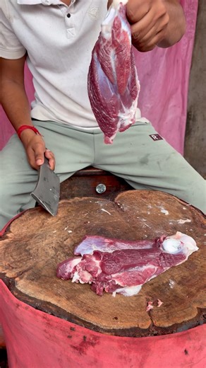 বাপিদার কাটিং মানেই জবরদস্ত ৬০০ টাকার দেশি খাসি 💯 #facebookreelsviral #videoviral #mutton #food