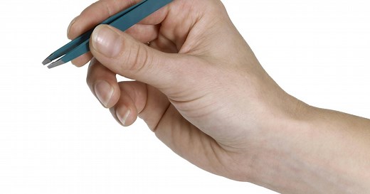 Splitter unterm Fingernagel entfernen: So geht`s