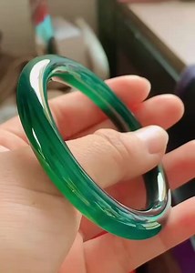 41 reactions | Myanmar grade A jadeite bangle price:4280usd 裡裡过年送礼和收藏的抓紧，工厂放假，库存亏本卖，这次价格最狠，冰种老蓝水圆条手镯 圈口:55-9.3-9.3mm | Myanmar jadeite jade pendant | Facebook