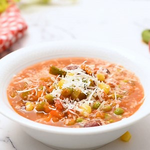 Easy Homemade Vegetable Soup ---> https://joyfoodsunshine.com/vegetable-soup/ This Easy Homemade Vegetable Soup Recipe is ready in 30 minutes! It’s the best healthy vegetarian soup, loaded with vegetables and it’s SO much tastier than canned soup! Plus it’s freezer-friendly and makes great leftovers! | Joyfoodsunshine | Facebook