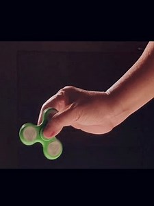 Green Fidget Spinner Spinning Stress Relief: Stockvideos & Filmmaterial (100 % lizenzfrei) 3819416597 | Shutterstock