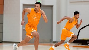 Corey Walker transferring from Tennessee basketball after freshman season