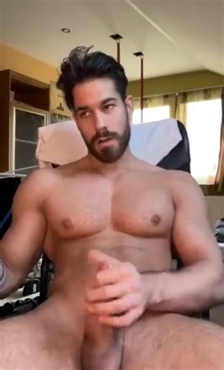 Athletic Muscular Bearded Stud Cums Handsfree