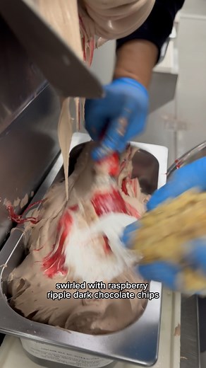 🚨NEW FLAVOUR ALERT🚨🍫🥜🍬ROCKY ROAD🍫🥜🍬 You are going to want to get your hands on this one ASAP!!😮‍💨 Milk chocolate gelato, marshmallow fluff, raspberry ripple, dark chocolate chips, scotch-finger biscuits & peanuts😋 | Augustus Gelatery