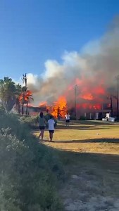 341K views · 3.7K reactions | Kyk: Shelley Point-hotel in St Helenabaai in vlamme. Inwoners word gewaarsku om die Shelley Point-hotel en spa-area te vermy sodat noodvoertuie toegang het. *Dié video is per WhatsApp aan FiND iT gestuur. | Nuusflits Nuus | Facebook