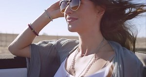 Beautiful Girl On Adventure Road Trip: stockbeeldmateriaal en -video's (rechtenvrij) 10567958 | Shutterstock