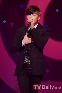 Se7en Supports Lee Seung Hoon from "K-Pop Star" | Soompi