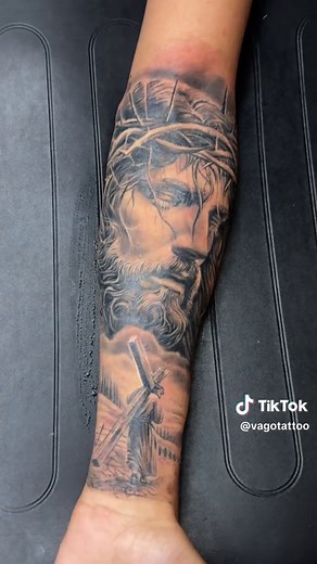 Guide to Removing Tattoo Protective Skin and Moisturizing