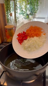 Supë e Ngrohtë me Spinaq dhe Oriz Dhe Qofte – E Shijshme Plot Shëndet 300 gr spinaq i freskët 1 kokërr qepë 1 spec i kuq 1 karrote 1 filxhan kafeje oriz 2 luge gjelle vaj ulliri Kripë ,vegeta ,rigon , paprika Kopër ose nenexhik Lëng limoni Qofte shtepie 1 luge salc domate 2 gota me uje Hot Spinach and Rice Soup – Delicious and Healthy 300 g fresh spinach 1 onion 1 red pepper 1 carrot 1 cup rice 2 tablespoons olive oil Pakrika, black pepper, 1 tbsp of tomato sauce Salt Fennel or mint Lemon juice