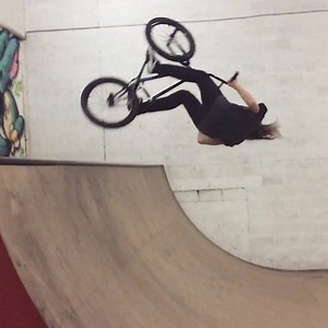 A couple from Thursday @beastrampz 📸🤒🤧 #bmx #bmxgirl #girlbmx #ridelikeagirl #manchester #beastrampz #backflip #flair #womanflu | Charlotte Worthington